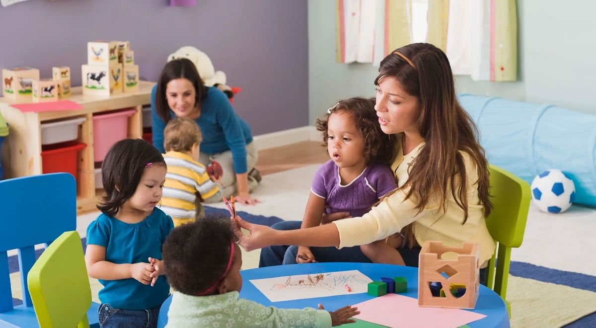 Pros and Cons of Weekend Daycare Center