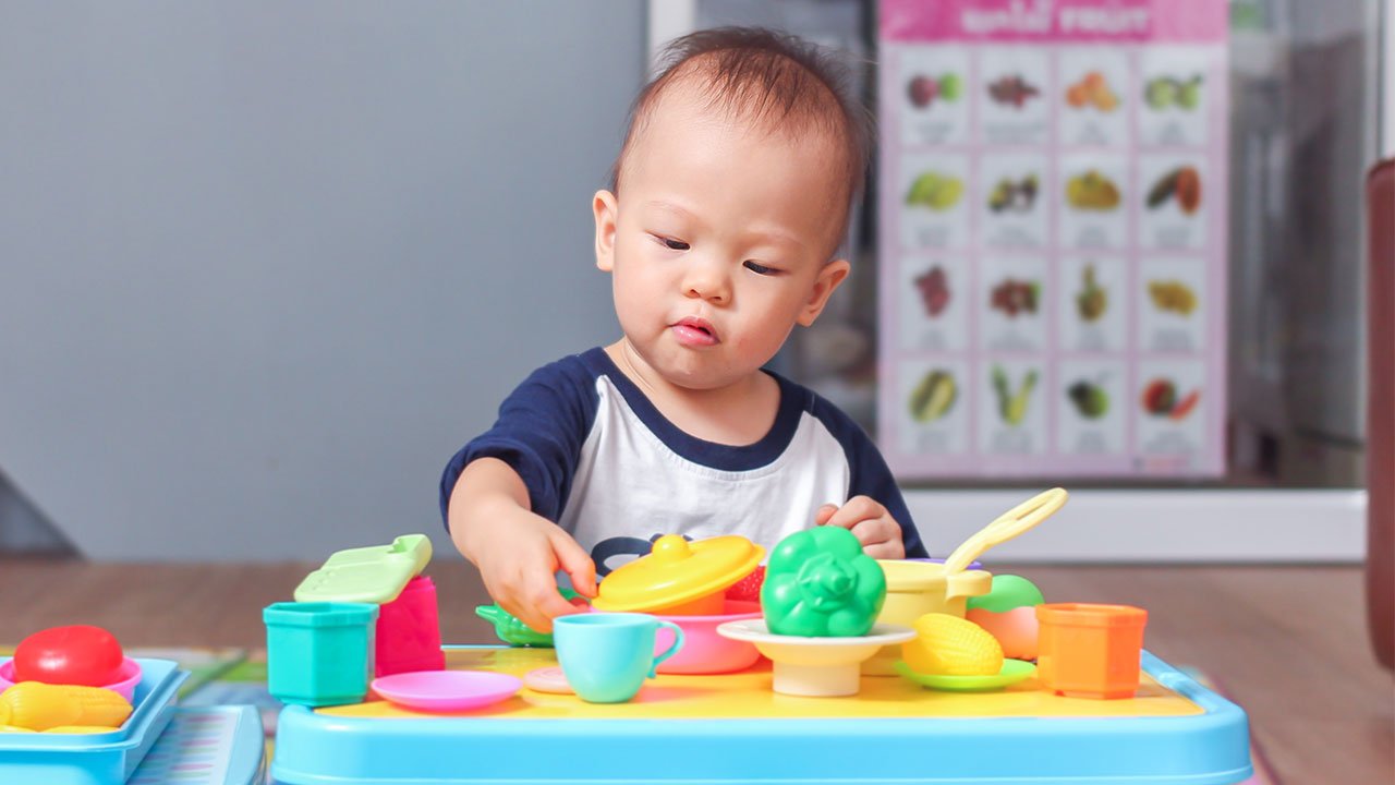 What Does an 11 Month Old Feeding Schedule Include