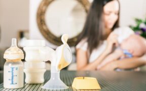 Breastfeeding and Pumping Schedule: A Complete ...