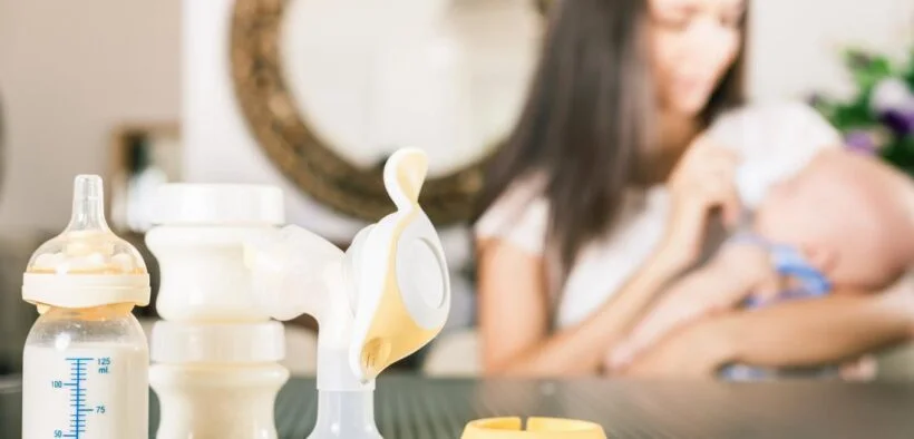 Breastfeeding and Pumping Schedule: A Complete ...