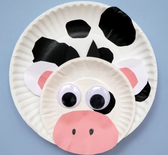 A Two Paper Plate Cow