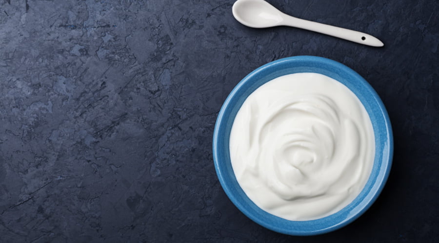 Advantages Full-Fat Plain Yogurt Has Over Low-Fat Yogurt