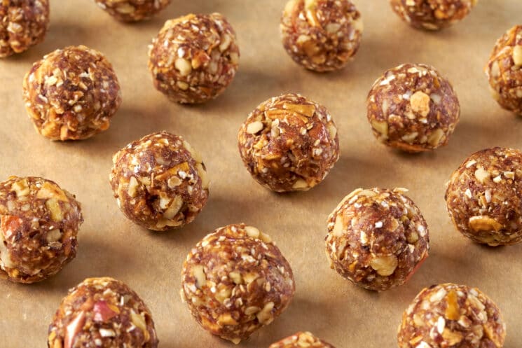 Apple Cinnamon Energy Balls