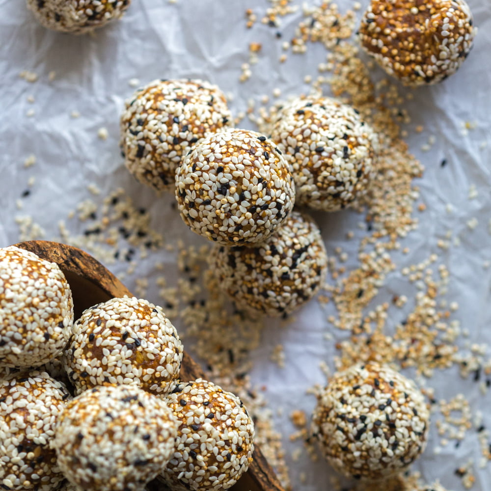 Puffed Quinoa Date Energy Balls